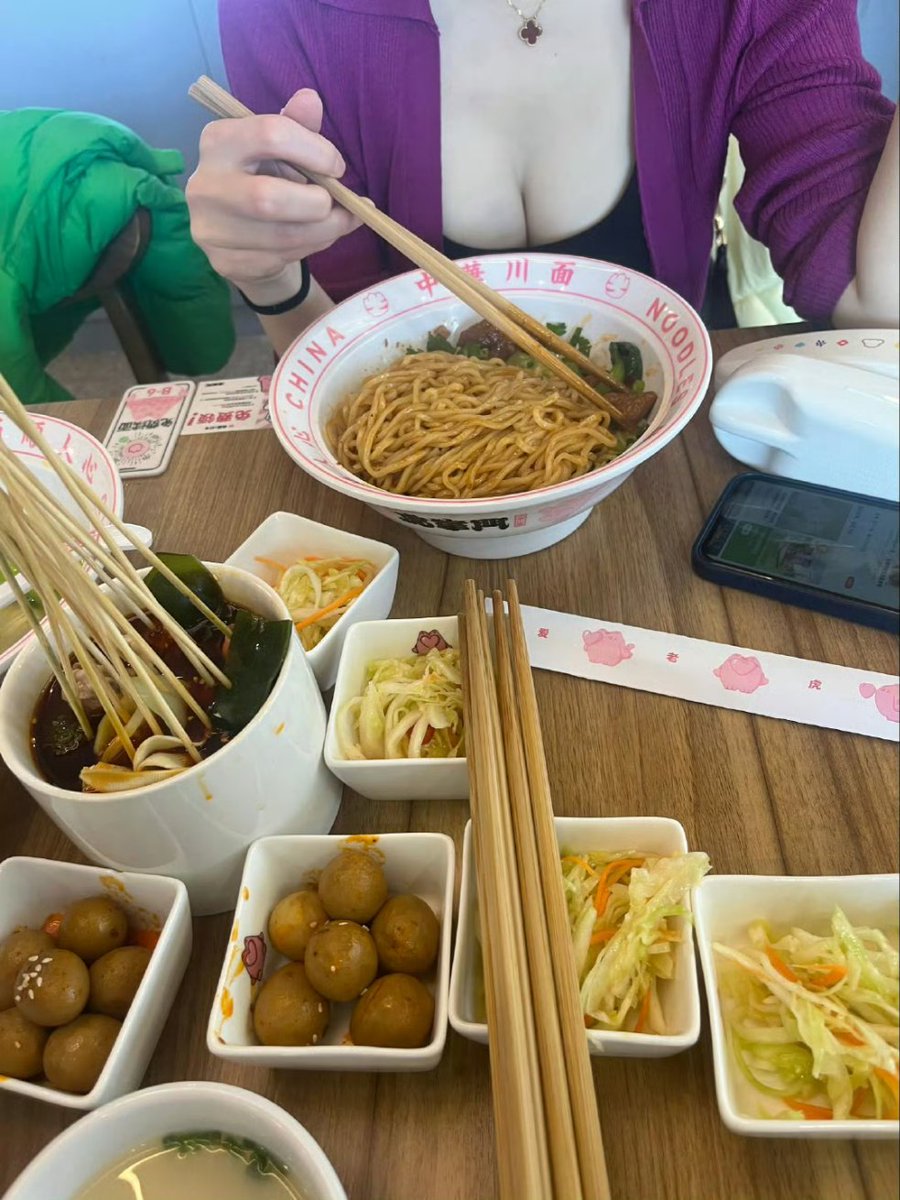 我和太太陈脂虎 tweet media