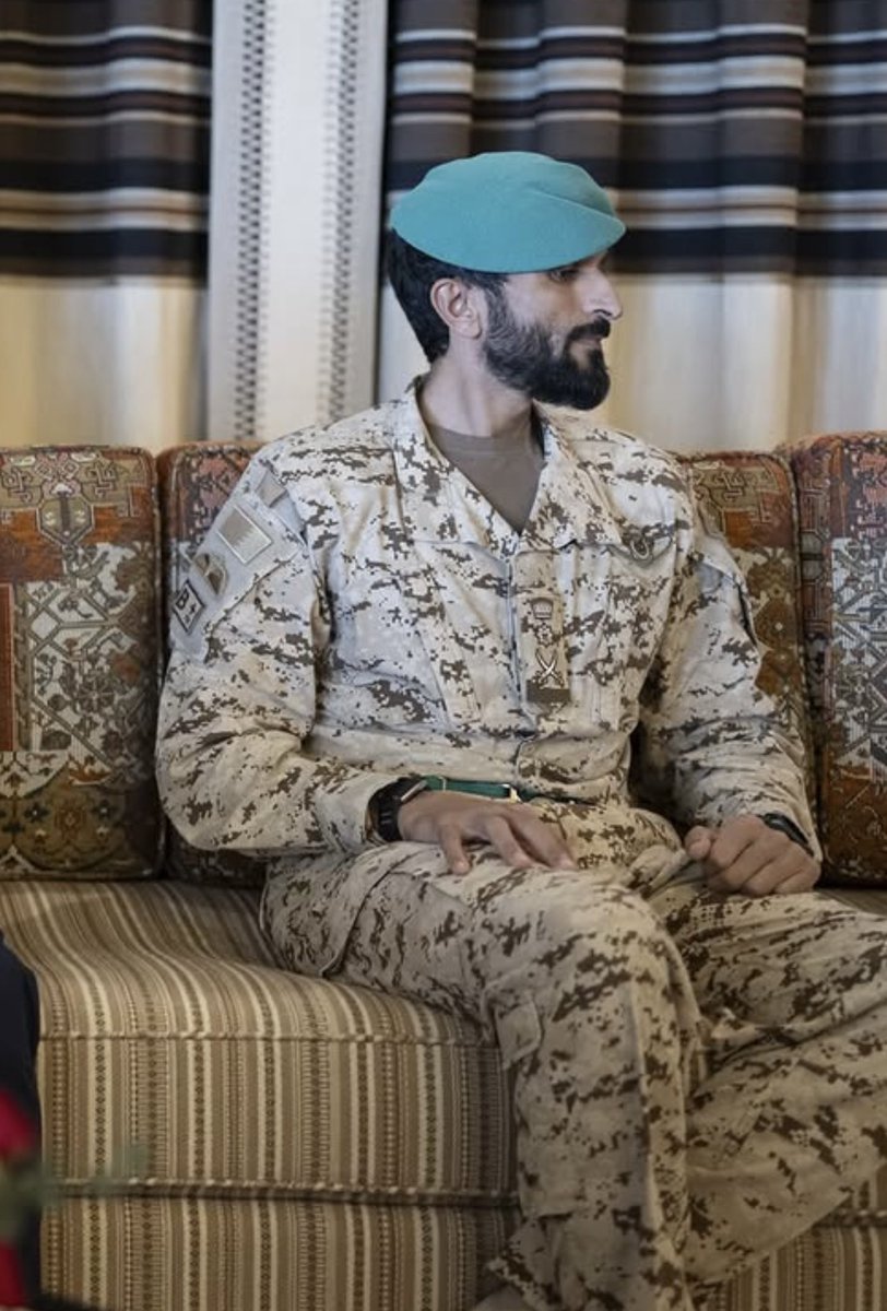 أخاوي اللي ما يخلي مخاويه
وأنا معه في سلم ولا قتالي

✍️ الشيخ ناصر بن حمد آل خليفة 

مستقبلين بوخالد بدريس 🇦🇪🇧🇭🫡