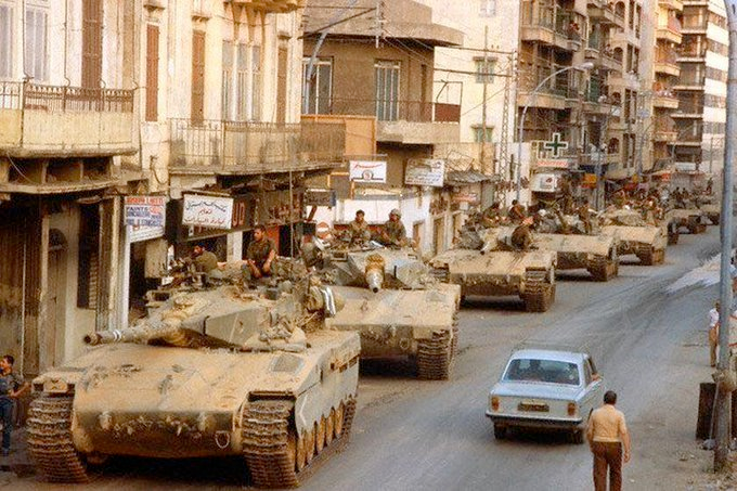 hnakhli's tweet photo. آنچه که اسرائیل در لبنان سال‌هاست از دست داده حضور آزادنه و متکبرانه تانک‌ها و نفربرهایش در خیابان‌های بیروت است. تا وقتی که آخرین نفر از حزب‌الله زنده‌است هیچ‌وقت اون روزها تکرار نخواهد شد ان‌شاءالله

 پ‌ن: تصویر متعلق به بیروت سال ۱۹۸۲ میلادی است. https://t.co/8x3mXZExOz