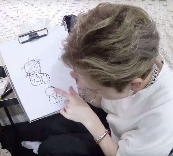 nazzle dazzle (got headpats from chan) ⊹₊⟡⋆ tweet media