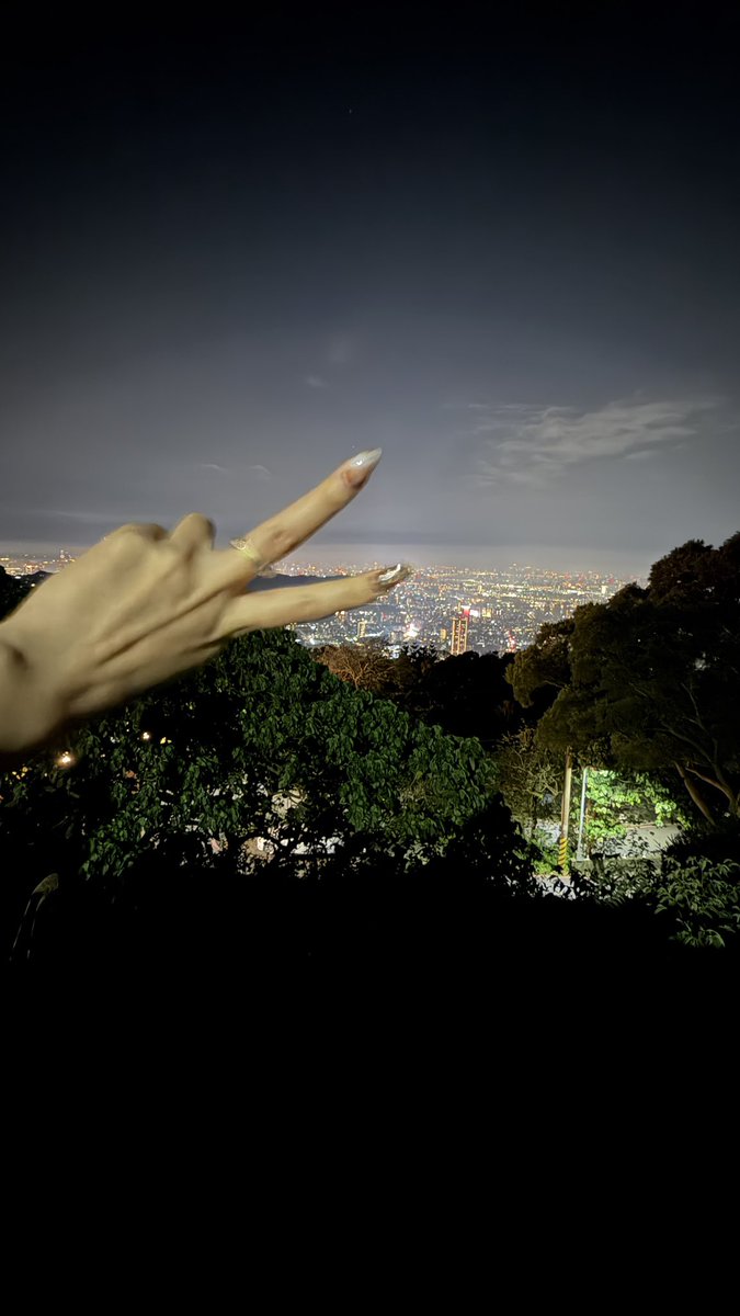 未開燈 tweet media