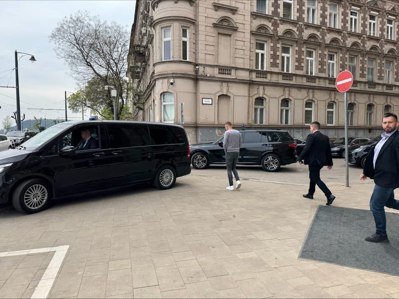 🇭🇺Szijjártó is currently "destroying documents at the Hungarian Foreign Ministry related to sanctions against Russia", — Magyar.

"I can tell them one thing: this won't be enough." According to Magyar, this won't help him.