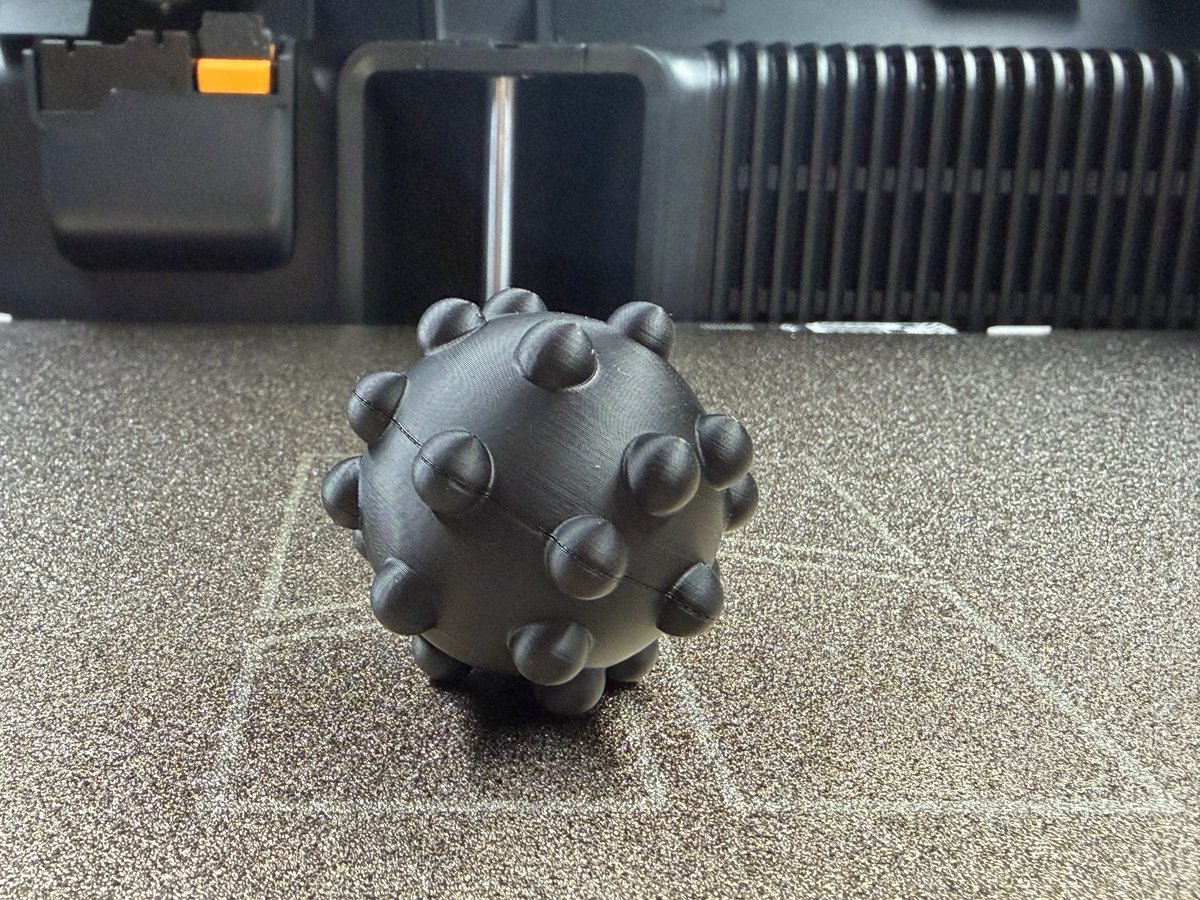 panda_love2156's tweet image. ネジ式球体【第2弾】公開しました！🏀✨

公式さんも応援してくれた自信作🛠️
今回はボコボコ、ミゾ、たまご型など、指先の刺激にこだわった4種を追加。
第1弾と上下を入れ替えて「自分だけの触感」を作れます！

ぜひプリントしてニギニギしてください🙌
#BambuLab #MakerWorld #DesignSparkMechanical