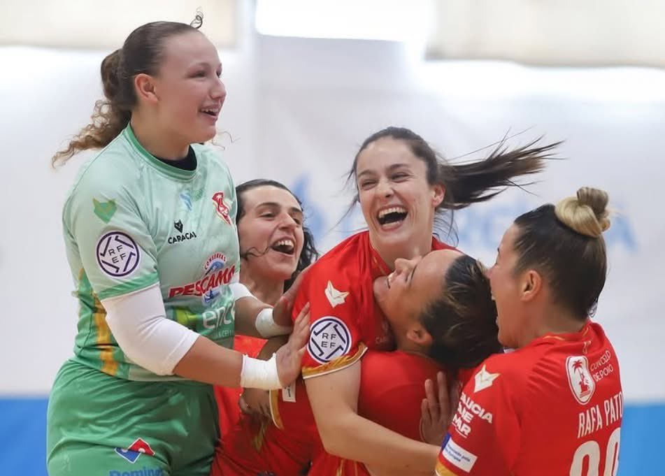 🟣 Desde la Grada: Con el PlayOff por el título virtualmente decidido, la emoción está en el descenso.

🟣Se necesita ya un playoff por el título de 1ª División de Fútbol Sala Femenino de ocho equipos.

ℹ️Más Info: 
zonafutsal.com/desde-la-grada…

📸: @dabragafotografia