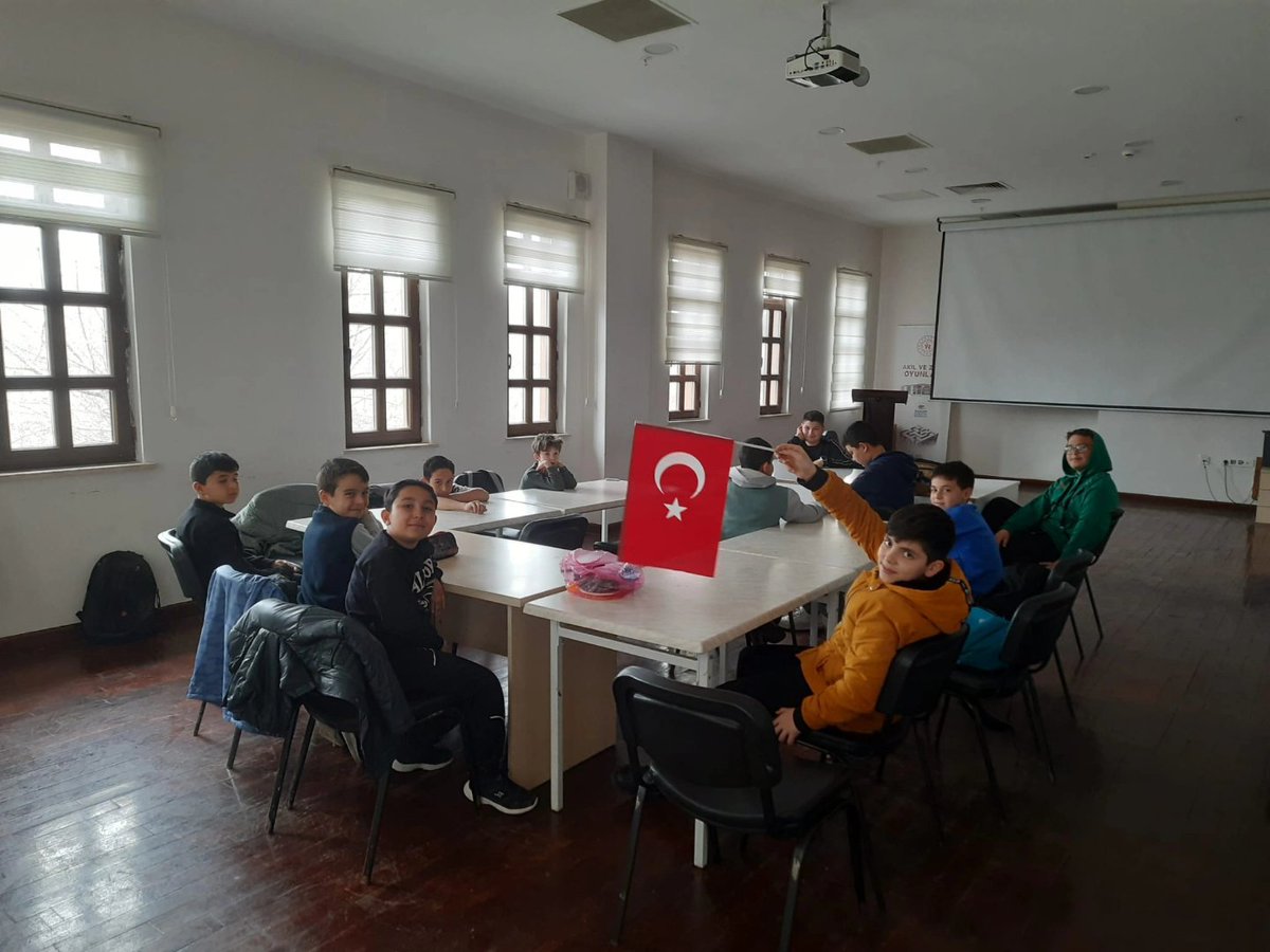 Kaman_GM's tweet photo. Kaman Gençlik Merkezi olarak Kulüp ve Atölye faaliyetleri kapsamında düzenlediğimiz Kuran'ı Kerim Eğitimi kursumuz devam ediyor.

@gencliksporbak @oa_bak @gsbgenclik @gsb_kirsehir https://t.co/6Ce5bb8jz9