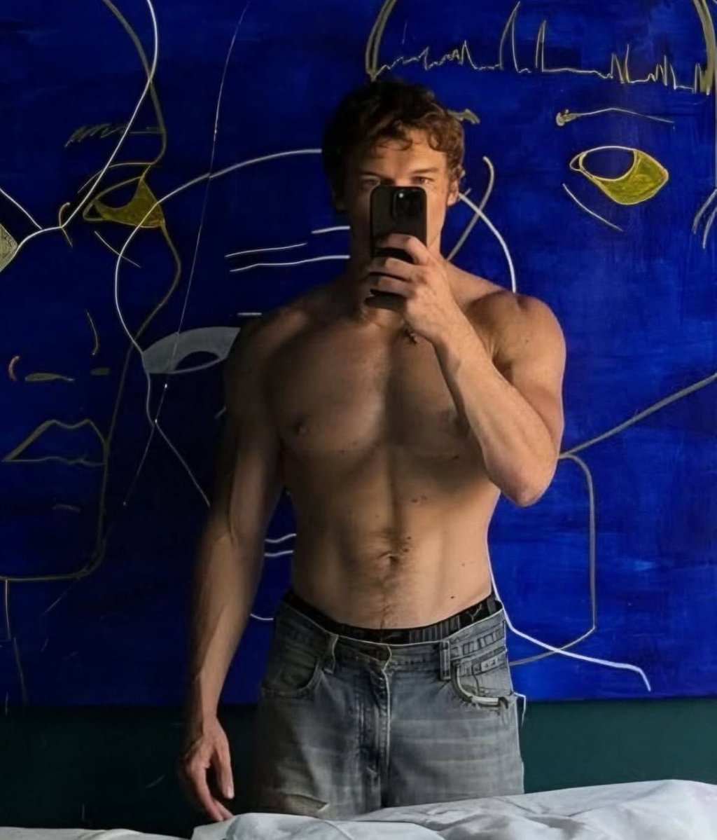 hudrries's tweet image. will we ever get another mirror selfie from him? i am #broken