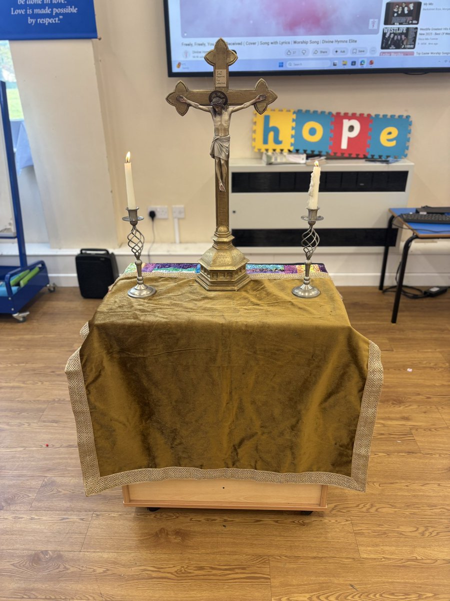 StCharlesMeasha's tweet image. As we begin our summer term, we gathered together for a Celebration of the Word on the theme of Mercy. Mercy reminds us that small acts of understanding can make a big difference - in our school and beyond. #stcharlesfamily #thestcharlesway #schoolvalues