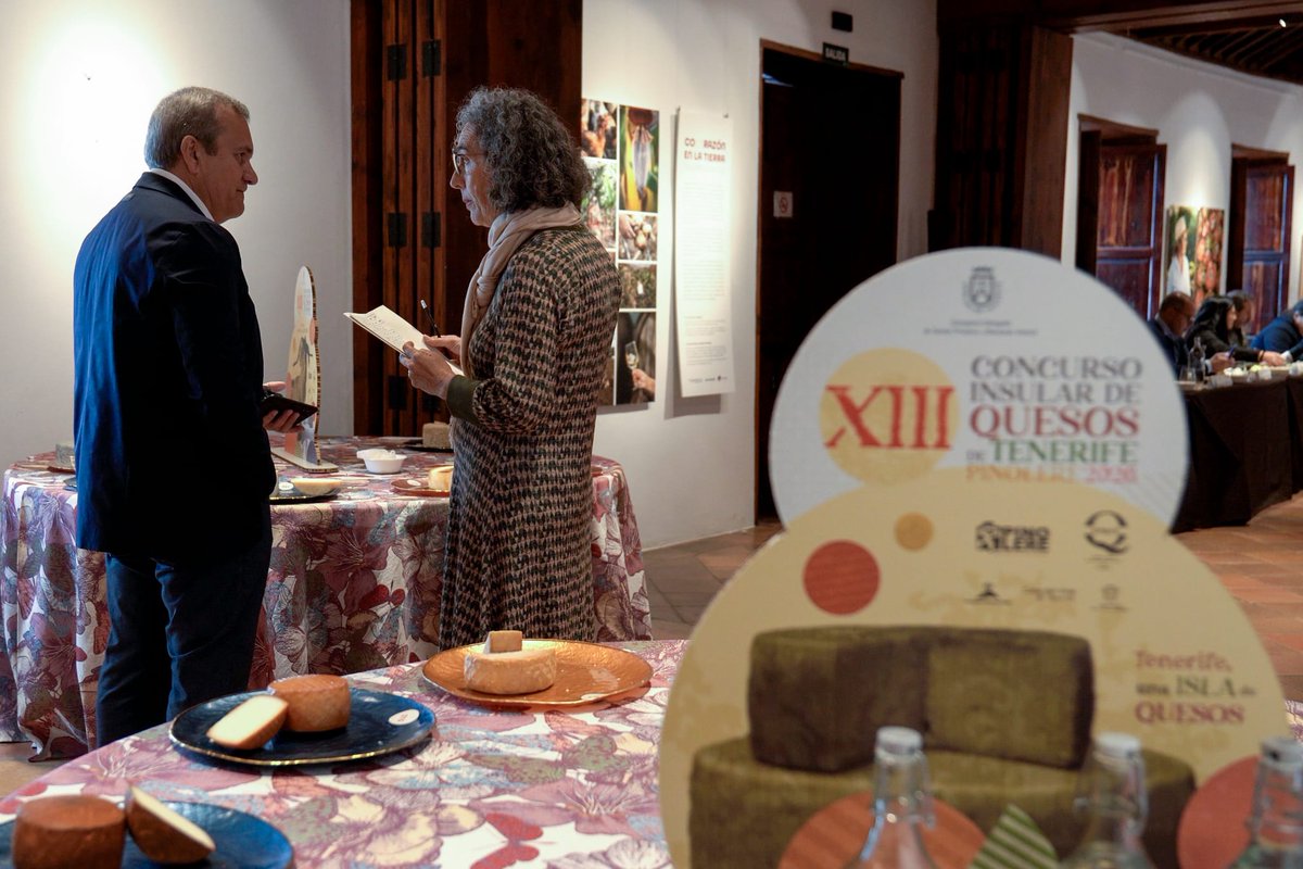 CabildoTenerife's tweet photo. 🏆🧀 #SECTORPRIMARIO 𝗧𝗲𝗻𝗲𝗿𝗶𝗳𝗲 𝗿𝗲𝗰𝗼𝗻𝗼𝗰𝗲 𝗮 𝘀𝘂𝘀 𝗺𝗲𝗷𝗼𝗿𝗲𝘀 𝗾𝘂𝗲𝘀𝗼𝘀 𝗲𝗻 𝗹𝗮 𝗫𝗜𝗜𝗜 𝗲𝗱𝗶𝗰𝗶𝗼́𝗻 𝗱𝗲𝗹 𝗖𝗼𝗻𝗰𝘂𝗿𝘀𝗼 𝗜𝗻𝘀𝘂𝗹𝗮𝗿 𝗣𝗶𝗻𝗼𝗹𝗲𝗿𝗲.

🥇 Gran Medalla de Oro ➡ Queso Añejo de leche pasteurizada de cabra con cobertura de gofio, de la 𝗤𝘂𝗲𝘀𝗲𝗿𝗶́𝗮 𝗠𝗼𝗻𝘁𝗲𝘀𝗱𝗲𝗼𝗰𝗮 (Adeje).

🏅 Premio Pedro Molina Ramos al Mejor Queso Fresco de Tenerife ➡ 𝗤𝘂𝗲𝘀𝗲𝗿𝗶́𝗮 𝗟𝗮 𝗙𝗹𝗼𝗿𝗶𝗱𝗮 (La Laguna).

🗣️ El consejero de @SectorPrimario, @ValentinTF23, resaltó que “estos premios no solo reconocen un producto de calidad excepcional, como es el queso tinerfeño, sino también 𝗲𝗹 𝗲𝘀𝗳𝘂𝗲𝗿𝘇𝗼 𝗱𝗶𝗮𝗿𝗶𝗼 𝗱𝗲 𝗻𝘂𝗲𝘀𝘁𝗿𝗮𝘀 𝗳𝗮𝗺𝗶𝗹𝗶𝗮𝘀 𝗴𝗮𝗻𝗮𝗱𝗲𝗿𝗮𝘀 𝘆 𝗾𝘂𝗲𝘀𝗲𝗿𝗮𝘀”.

ℹ Conoce aquí a los galardonados del resto de categorías 👇

https://t.co/Y0OBxao54H