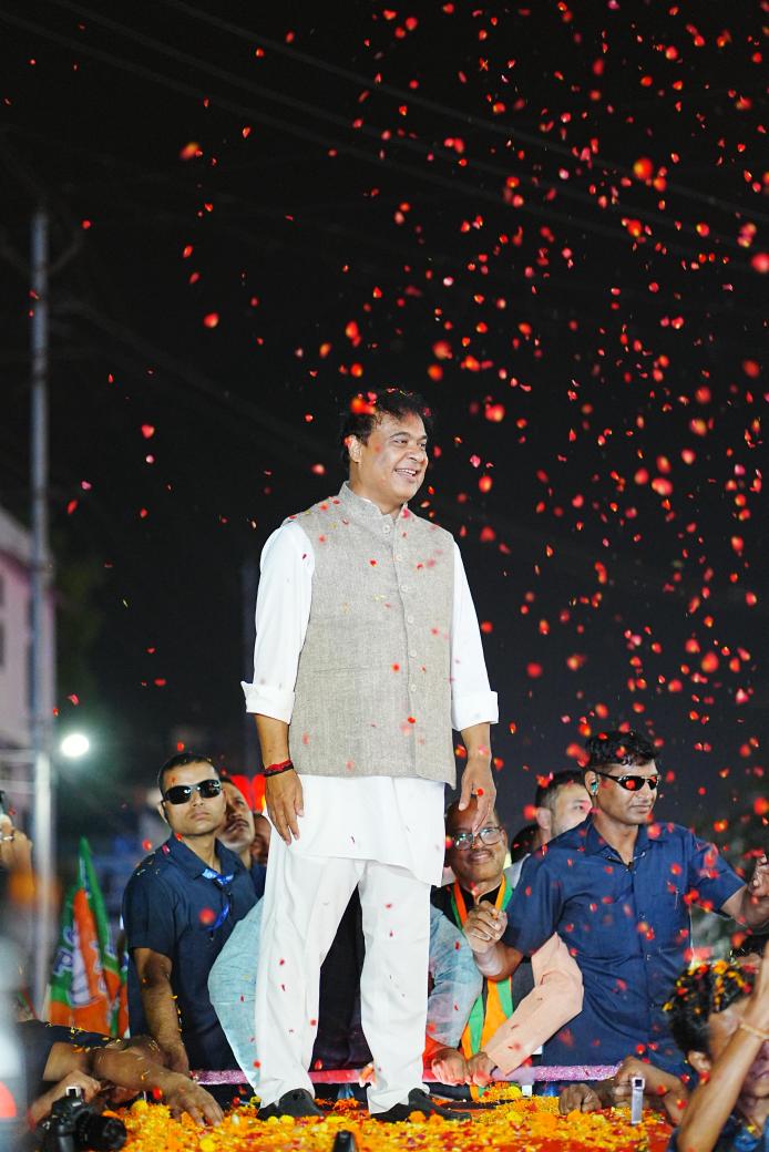 himantabiswa's tweet image. Petals of the people’s love 🙏🏻

#Throwback