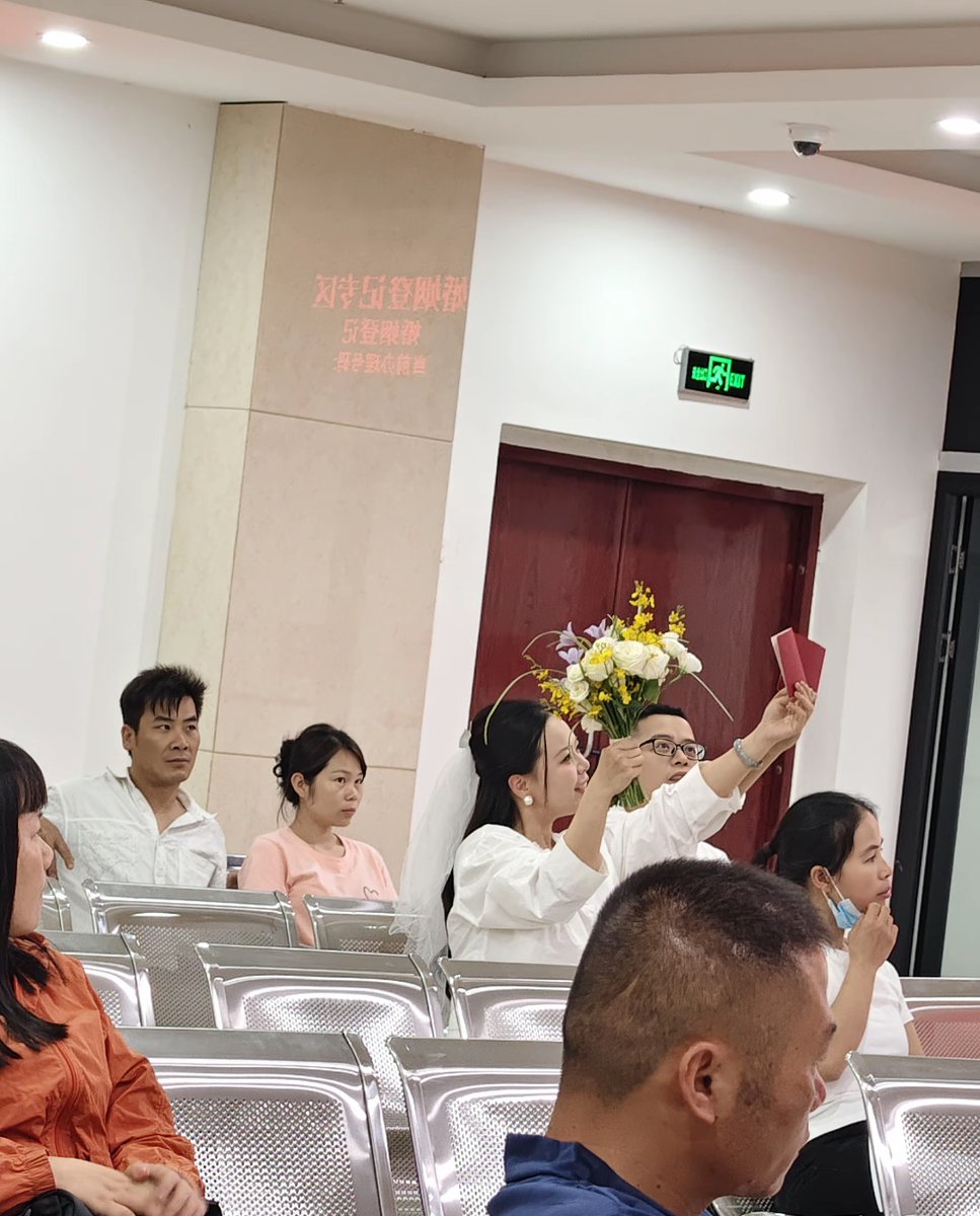 蓝V日报 tweet media