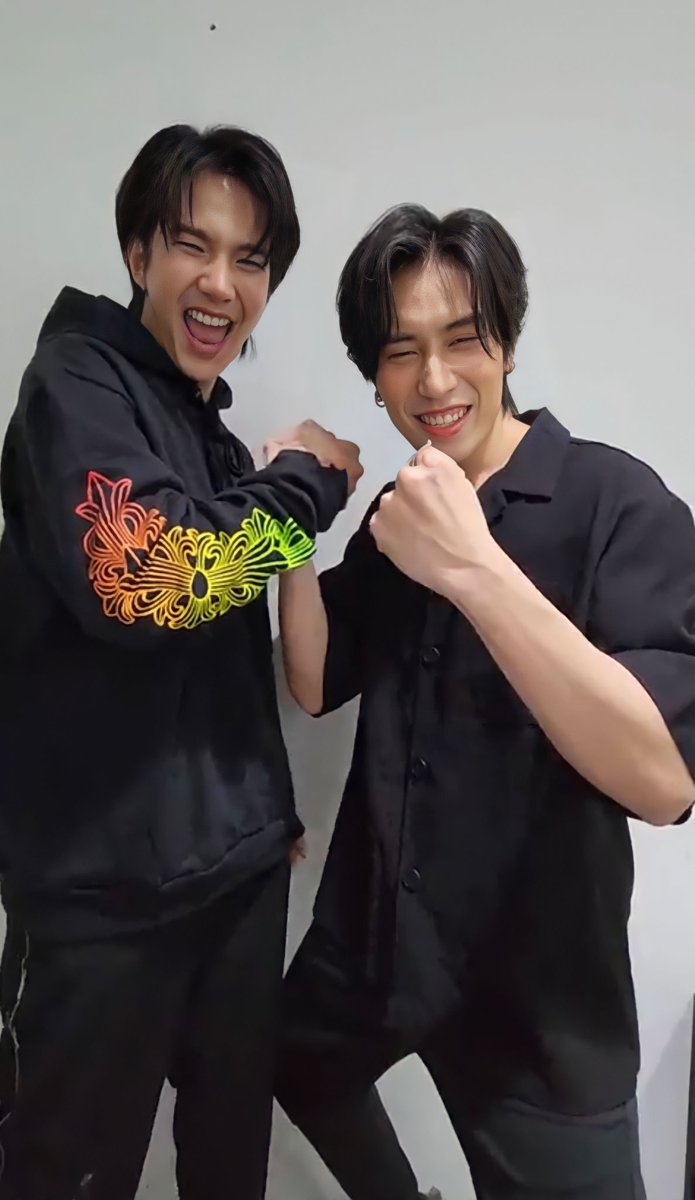 ForBandBB🖤💙🫧 tweet media