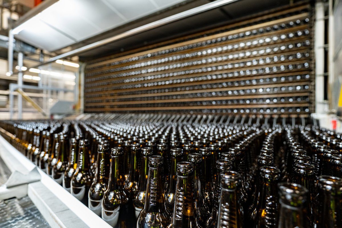 KronesAG's tweet image. Washing your bottles with highend technology. 🫧🦾

That was your hint! 😉 Add a little español to the mix and you'll get the name. 🪭

👇Tell us if you got it in the comments!👇

#Krones #KronesAG