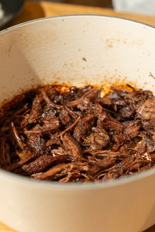 coookwithchris's tweet image. Ready for the easiest meal ever?

Season a chuck roast well with salt and pepper

Bake in the oven (covered) at 325 until it easy shreds (anywhere from 2.5-4 hours depending on the size)

Shred it, toss it in its own juices, then bake at 425 uncovered for 15 minutes

The edges