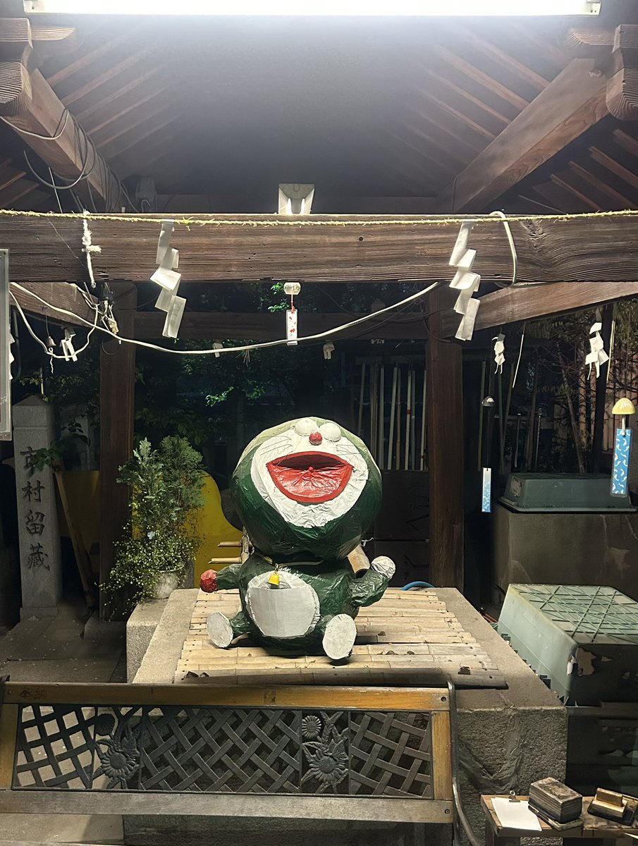 gnkn_umkn's tweet photo. 散歩してたらヤバそうな神社ついた https://t.co/NIbd0GcTNw