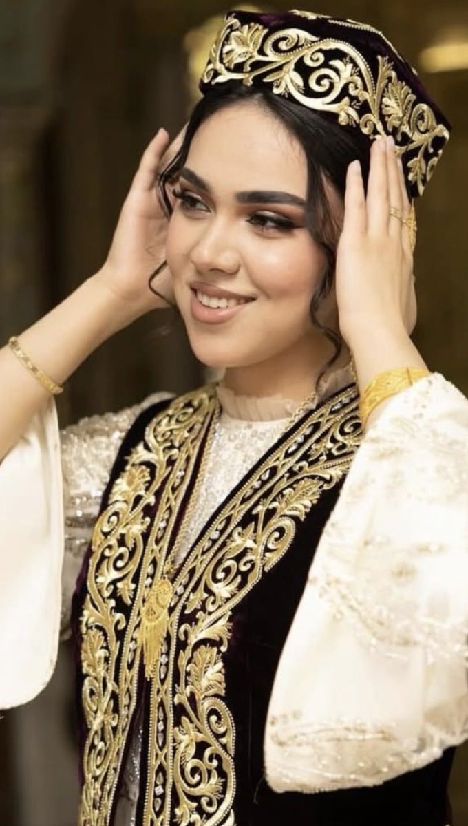 Laura Of Bactria tweet media