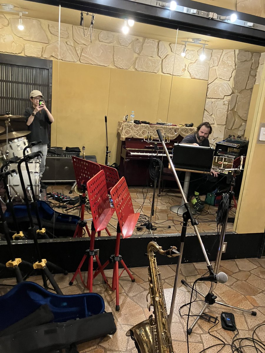 ayanesat's tweet photo. today's joy et tomorrow's one

お互いの機材のセットアップと
レコーディングでした

次の作品も充実しそうです

4/14tue
三鷹　ANPU  
19:30start

B.C.Slumber
Ayane Sato 

tip system(1drink order please)

https://t.co/8jFrt4Nxg6

ミニツアー！

初日はゆったりデュオ

ゆるりとぜひ https://t.co/6iDtCMEpLO