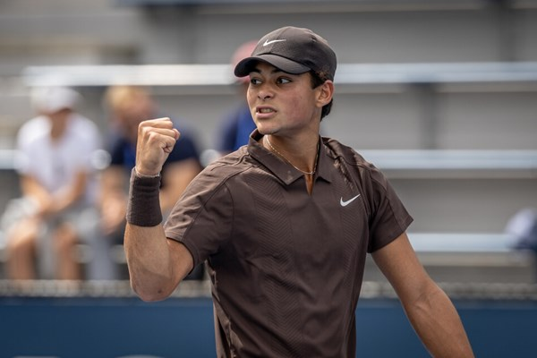 13 de abril de 2026: o Brasil possui, pela primeira vez na história, duas tenistas no TOP 10 juvenil feminino:

🇧🇷VICTÓRIA BARROS #8; 🇧🇷NANÁ SILVA #10 

Sem falar do 🇧🇷GUTO MIGUEL #3 no masculino aos 17. 

Bem vindo à nova era.