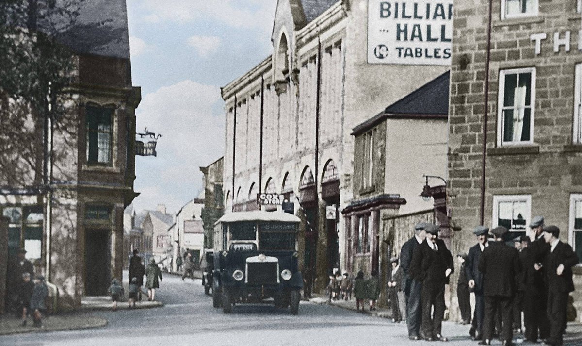 HoughtonHeritag's tweet photo. Leyland Lion omnibus passing through Newbottle Street, circa early 1930s.
#HotonOldPics #HoughtonLeSpring #omnibus https://t.co/fVpXufxAdi