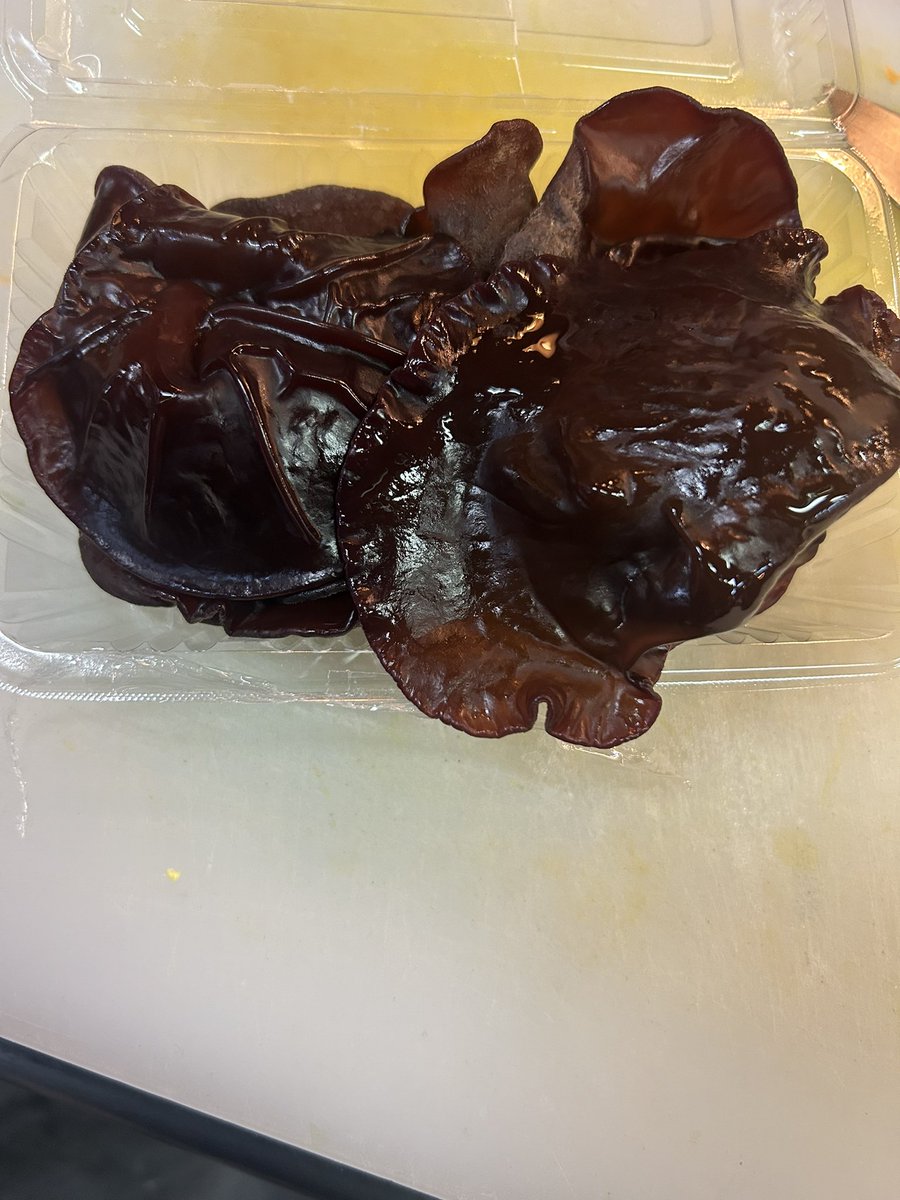 こちらは秋田産野菜のタンメンに使います！

山菜系は炊き込みご飯とエチュベしてからマリネするのと分けようかなと思います！

明日から1日か2日間の限定で秋田の食材祭り出来たら🤔✨