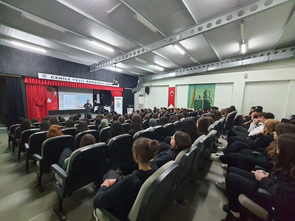 Cyal59's tweet photo. Tekirdağ Siber Suçlarla Mücadele Şube Müdürlüğü personeli Arif YILDIRIM tarafından, öğrencilerimize  güvenli ve bilinçli internet kullanımı, siber suç ve siber zorbalık, sosyal medya bağımlılığı ve zararları ile ilgili eğitim verilmiştir. Kendilerine teşekkür ederiz. https://t.co/rryO3KGnDr