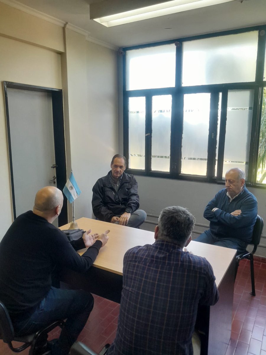 El Intendente Daniel Rossi recibió a autoridades de la Liga Santaelenense de Fútbol, junto al Secretario de Obras y Servicios Públicos, Martín Bonazolla.