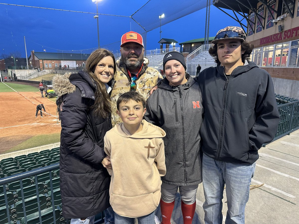 dustin thoms tweet media