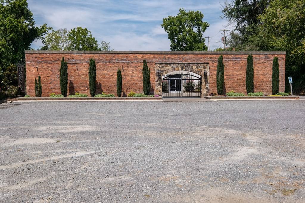 Explorer tweet media