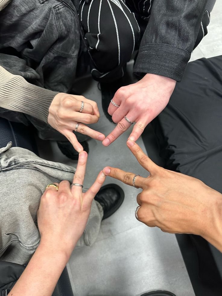 charlie ˚₊·—̳͟͞͞♡ 🔞 rps fanartist/webtoonist tweet media