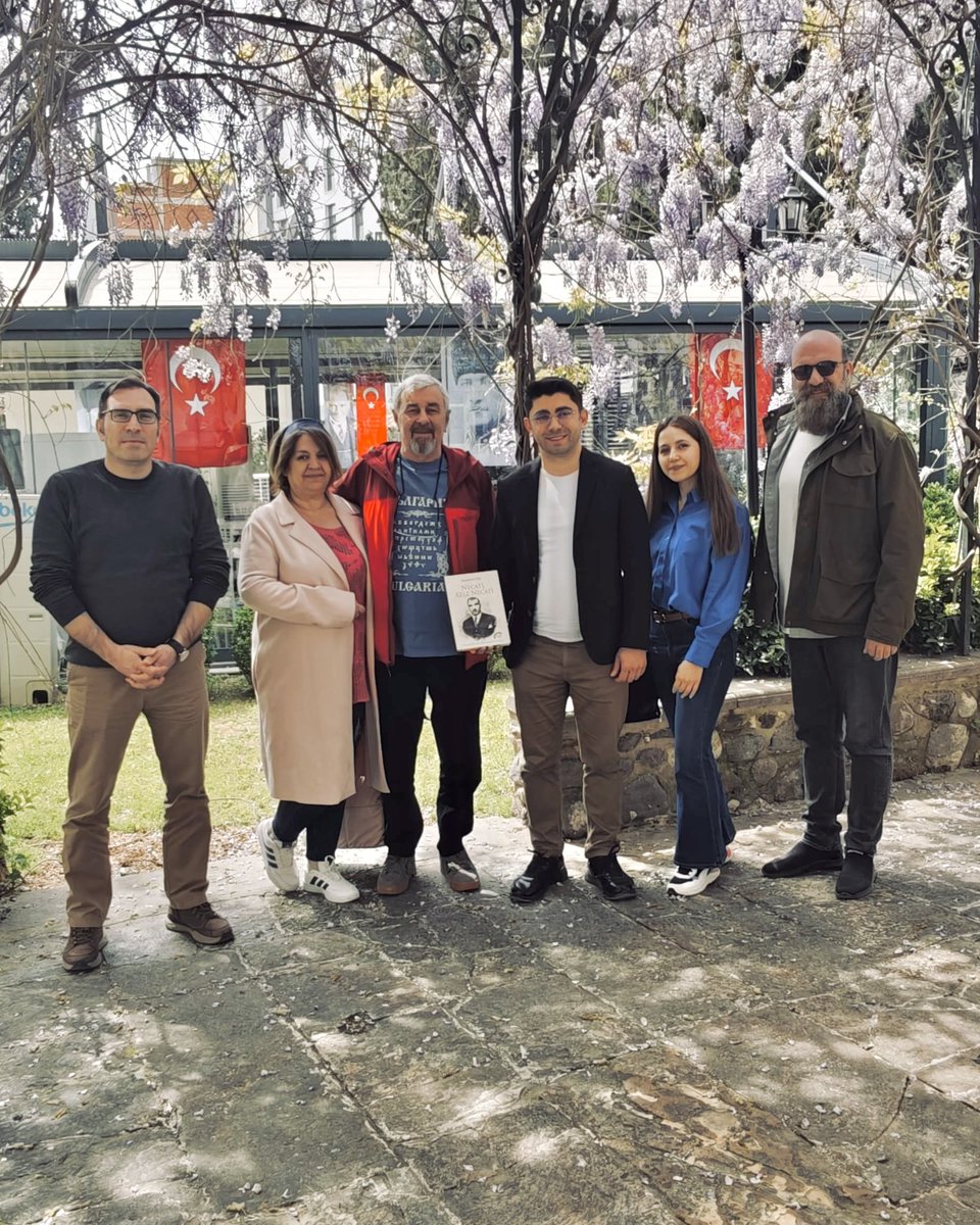 1923dayanisma's tweet photo. Cumhuriyet’in aydınlanma mirasına küçük ama anlamlı bir katkı…

Araştırmacı-yazar Hayrettin Filiz’in kaleme aldığı “Necati, Aziz Necati” yalnızca bir biyografi değil; Cumhuriyet’in eğitim devrimine ışık tutan, bir kuşağın idealini ve inancını bugüne taşıyan kıymetli bir ��alışma. https://t.co/ux12MGLshw