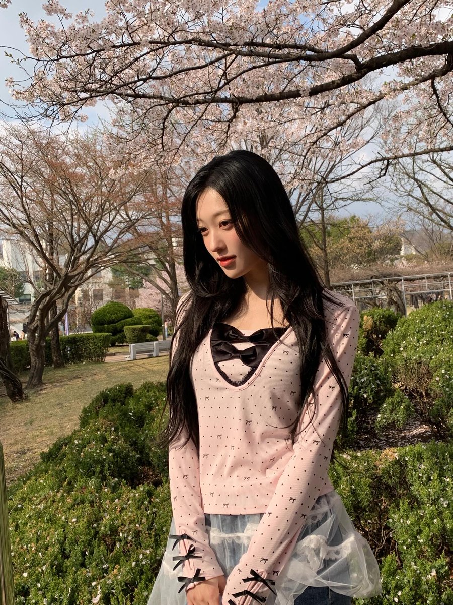 choerry zip tweet media