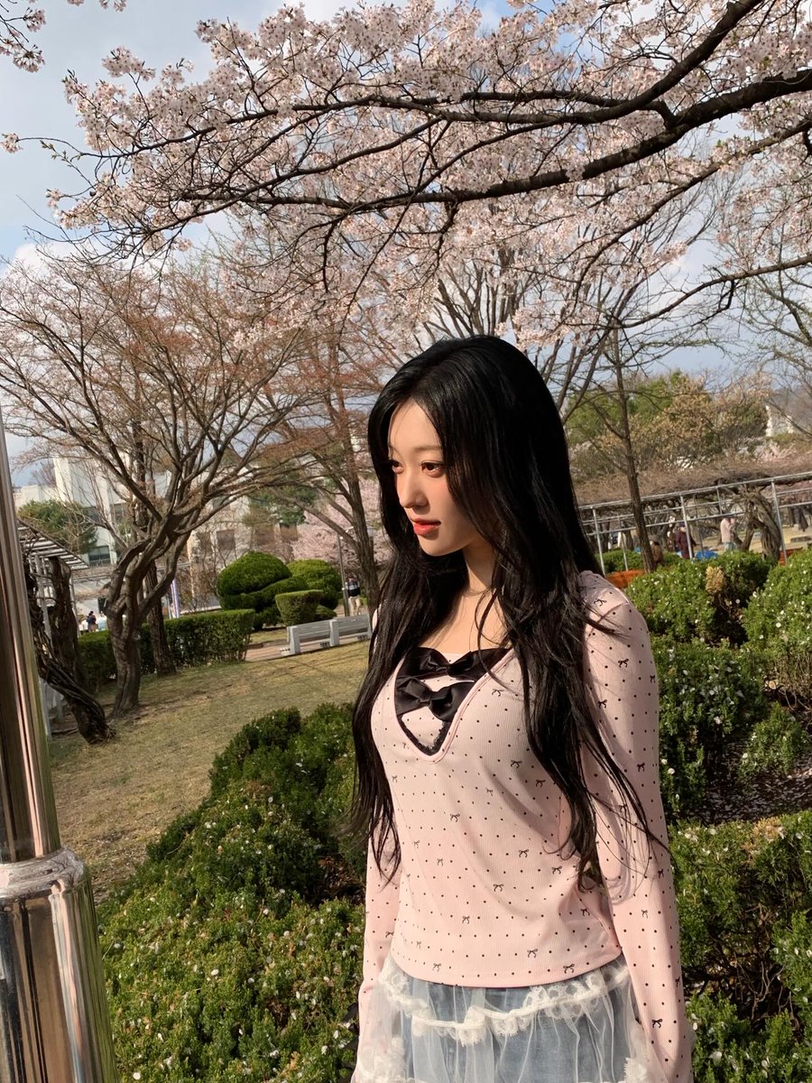 choerry zip tweet media