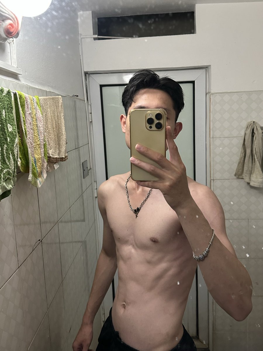 Endaynhe's tweet photo. Ai giup cac suc cai ngu cho ngon 🥲 https://t.co/0W963naH4i