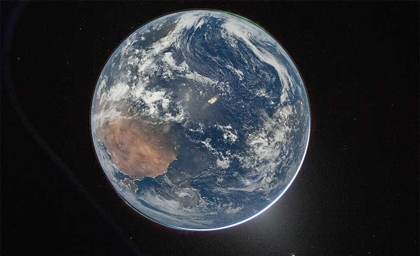 iGotOffer's tweet photo. The iPhone 17 Pro Max Surprises With An Unprecedented Image of the Moon’s Far Side : https://t.co/h9P8b1BIJX

#iGotOffer #BuyBack #iPhone #Moon https://t.co/pnhNDhmIS9