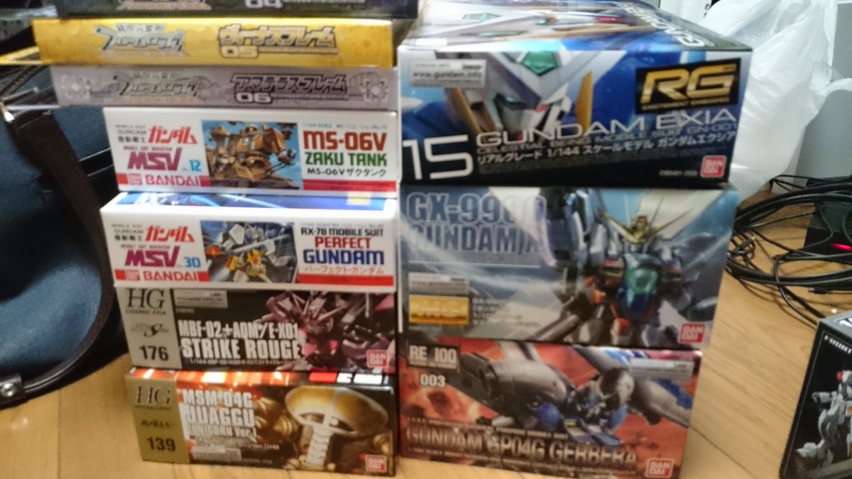 10年くらい前のイエサブのプラモ福袋の画像出てきた！当時はこんなもんかと思ったけど、今見るとこれだけガンプラ入って1万円はなかなかやばいな！
#ガンプラ福袋　#ガンプラ　#プラモデル