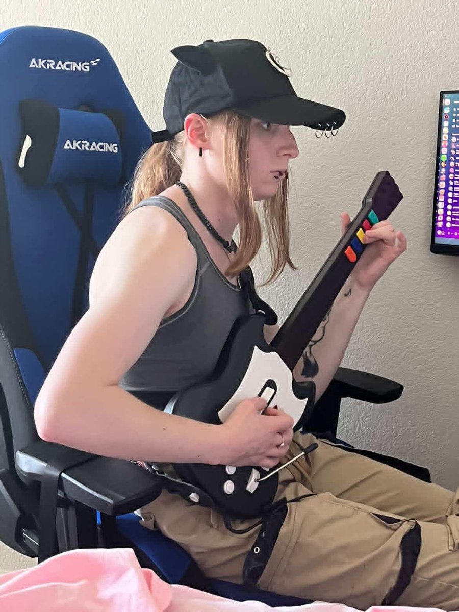 Adri θΔ tweet media