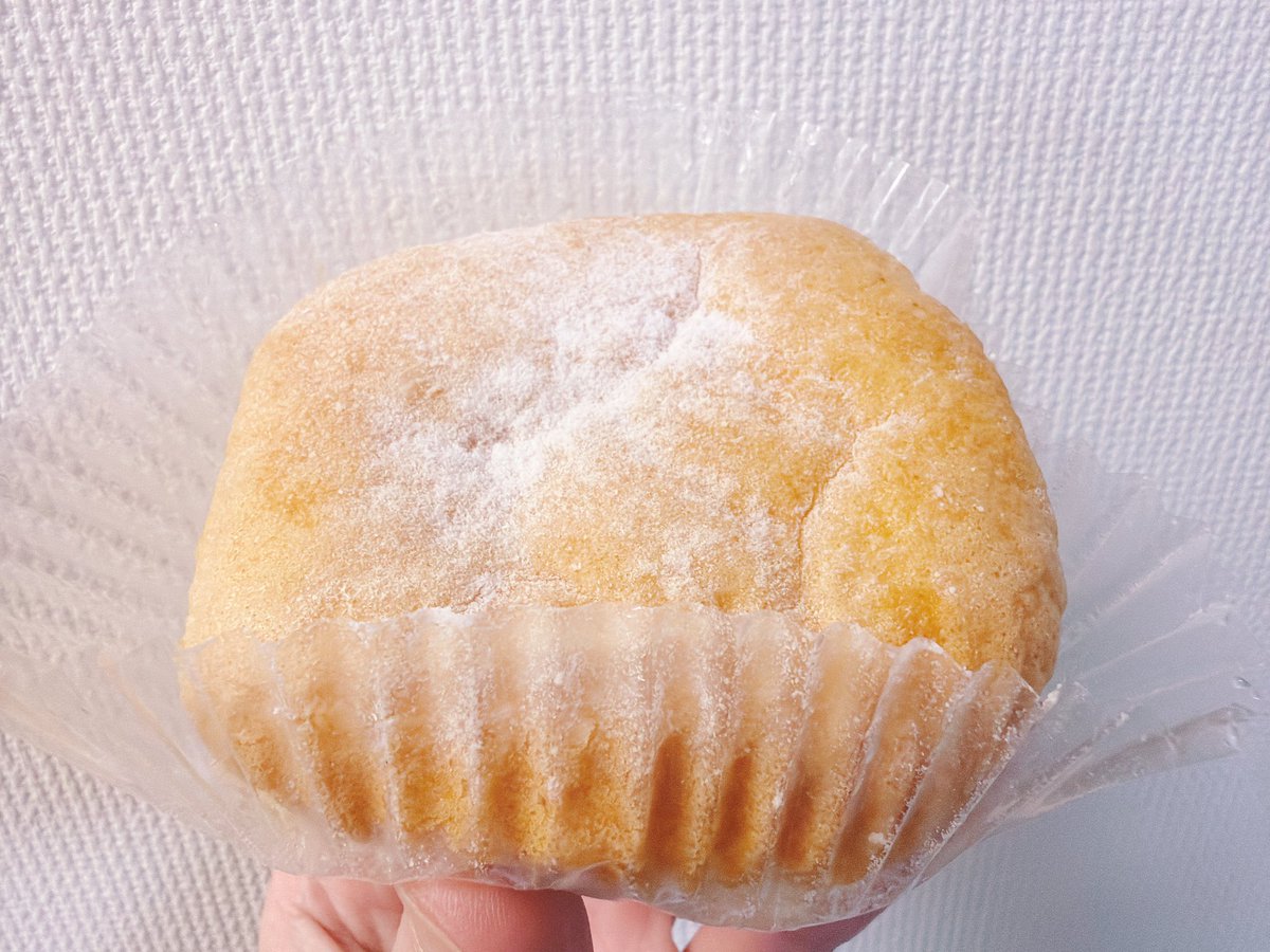 ファミマの「クリームたっぷりふわふわ台湾カステラ」