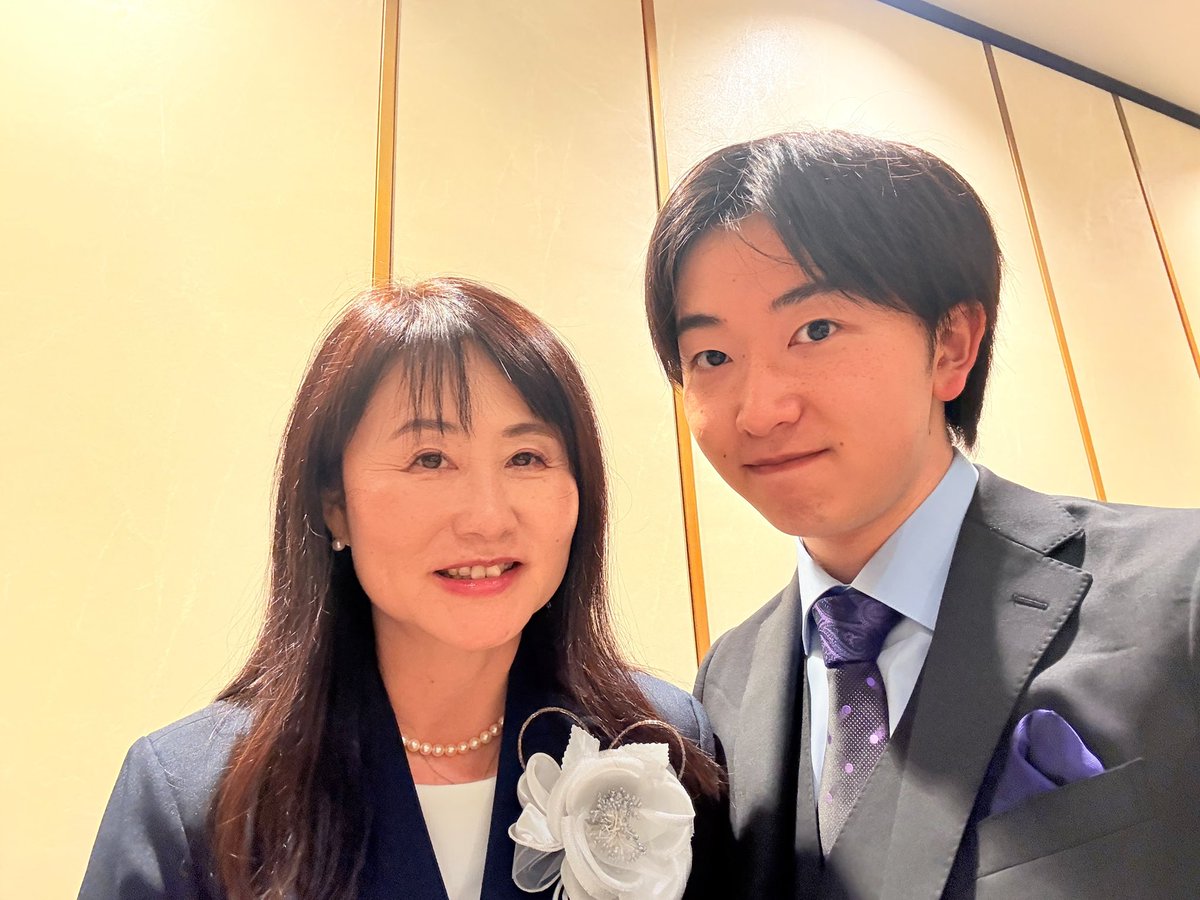 今日は東京大学の入学式でした！
新しいスーツ👔で臨みました。

東京大学では東大ピアノの会に入会しました。会員の皆様、それからOB・OGの方々、これからよろしくお願いいたします。