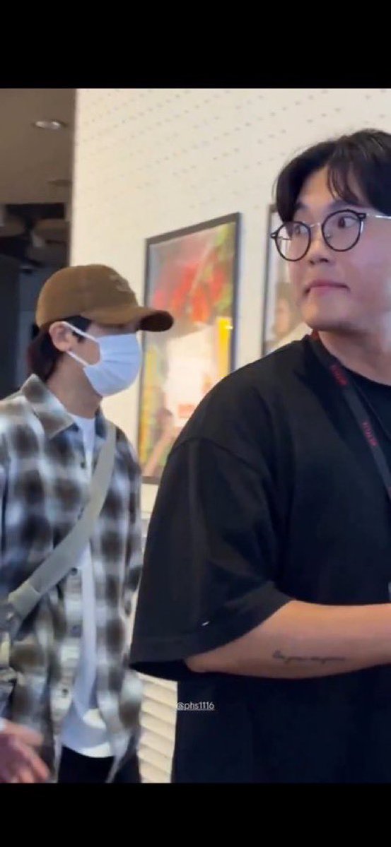 완이님 매니졀과 함께 찍힌 영상을 보니 이날이 생각나네요… 맞아요 님들 전생….