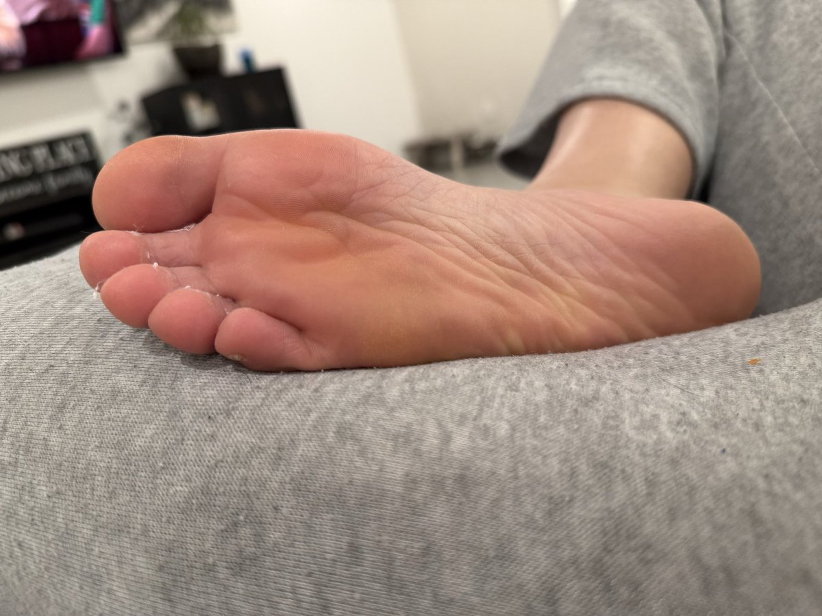 ThesisToy's tweet image. Who wants more sock lint?