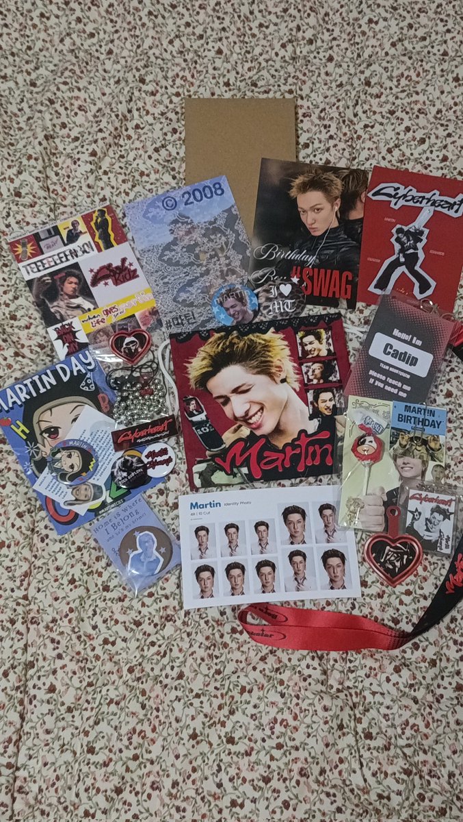 americhanline's tweet photo. goodies from @NGORTISIZM and coolest freebies from coers @marchtinbeat @naekeonho @mawrtinn @martinkecils thank u❤🖤 https://t.co/yGK6zZIvdM
