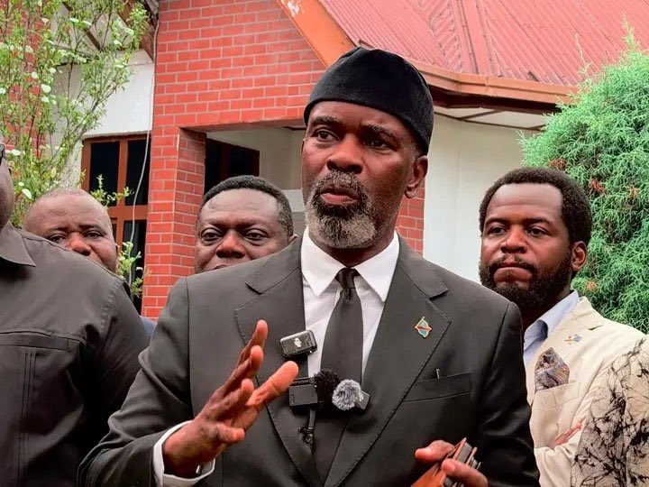 Agent double! 
📍Si vous voulez en connaître la définition,il vous suffirait juste de prêter attention aux actions de ce piètre politicien.  
📍L’erreur du président <a href="/FelixUdps/">Felix Tshisekedi - UDPS</a> c’était de faire confiance à ces genres de politiciens aux allégeances nationales douteuses. 
Judas