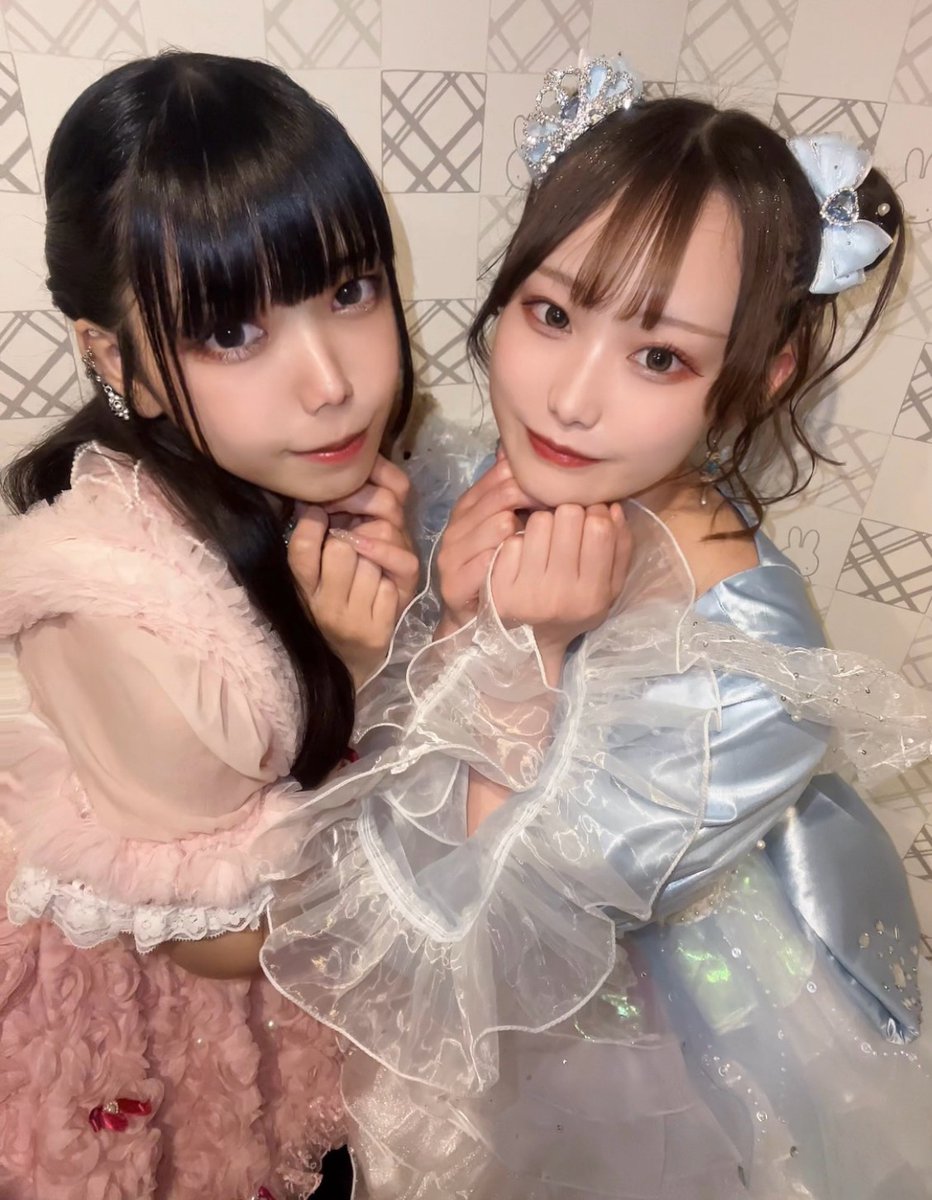 Relier_info's tweet photo. 先日は『海透きぬ卒業ライブ』にお越し下さりありがとうございました🎀
4月11日をもちまして、Relierは現体制終了となります。
沢山のご声援や素敵な思い出をありがとうございました💐
#Relier #ビビきたッ!! #天使の羽衣 https://t.co/CidtXhaICk