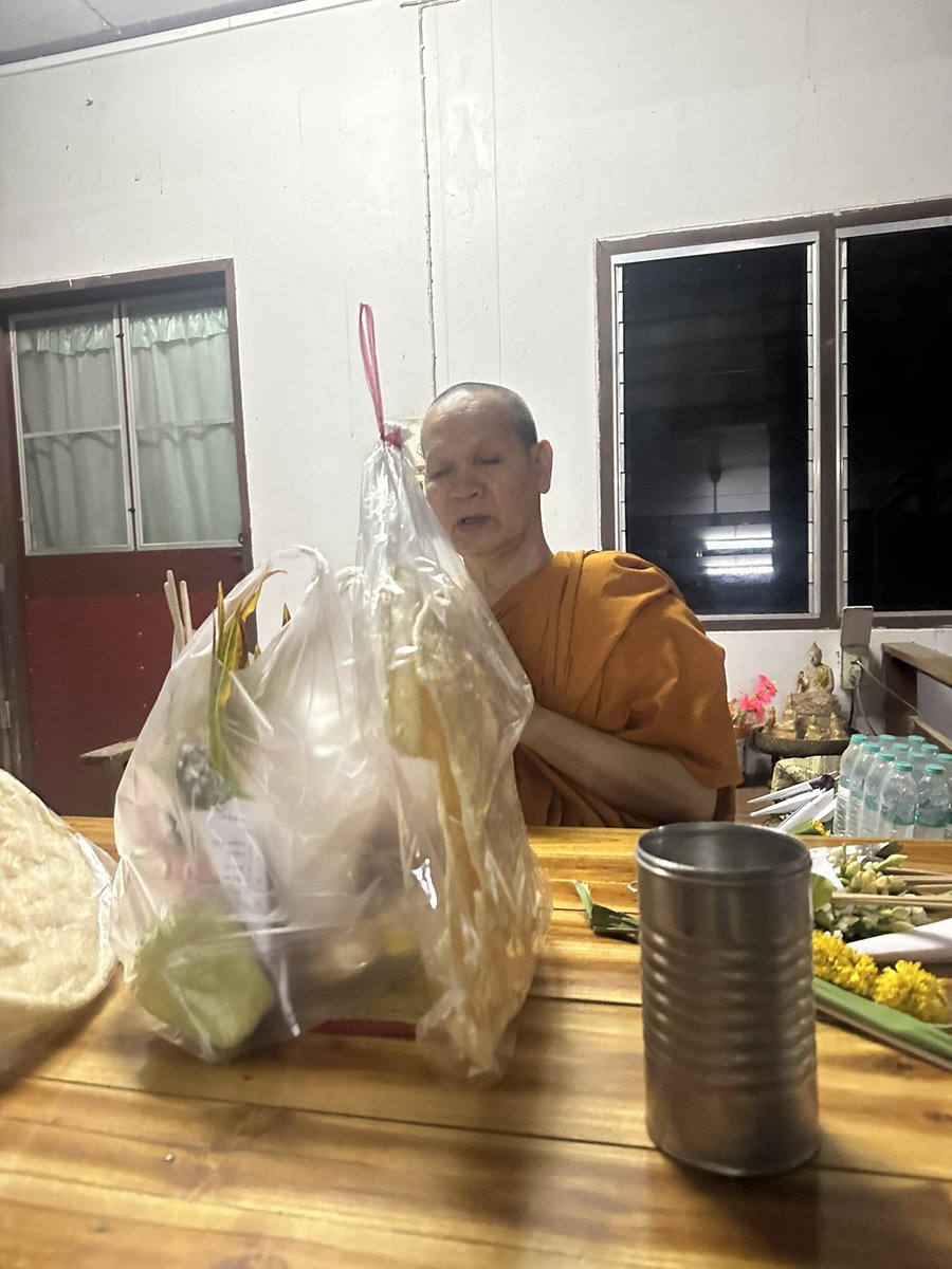 chompu2128 tweet media