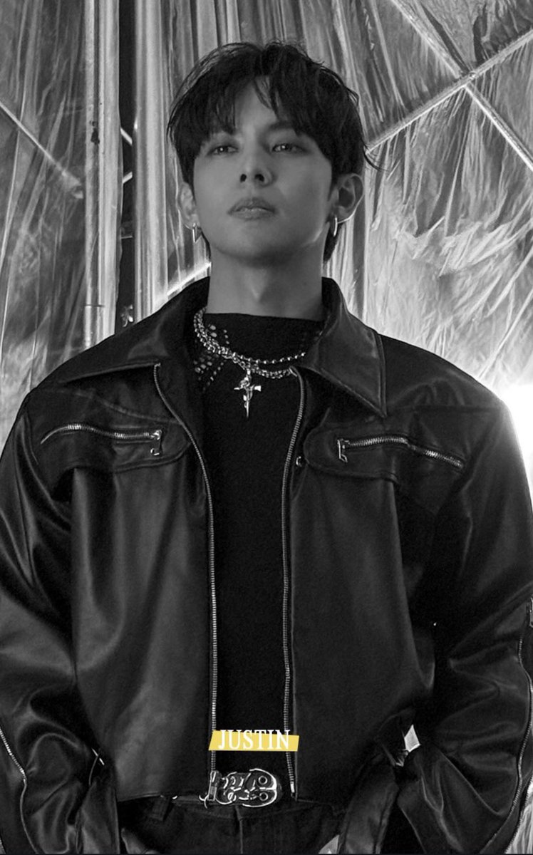KimiNoNaWa_26's tweet photo. #KENTIN styled by #StylizedStudio
#SB19 #EMOJI
🖤⛓️https://t.co/hk7ur64Goz https://t.co/airKeWKfTt