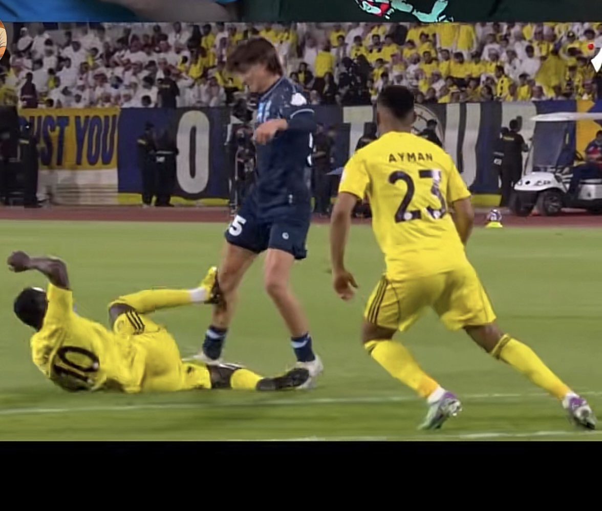 عــيــد .،، 🎶: ✿♩ tweet media