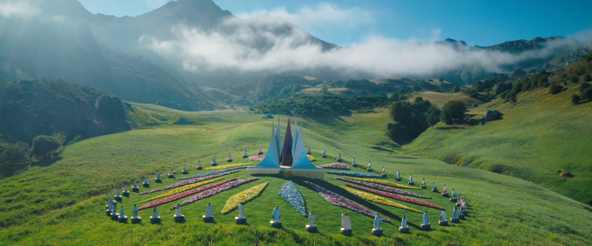 Laura 🍂 tweet media