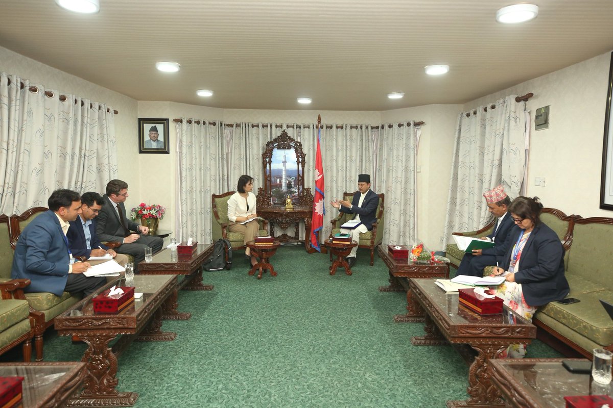 सभामुख डोल प्रसाद अर्यालसँग यूएनडीपीकी आवासीय प्रतिनिधि योकोसुकाले शिष्टाचार भेटवार्ता गर्नुभएकाे छ। भेटमा सभामुखले ई–पार्लियामेन्ट र पेपरलेस प्रणालीमा चासो व्यक्त गर्नुभयो। योकोसुकाले संसदीय क्षमता विकास, महिला सशक्तीकरण र डिजिटल संसद निर्माणमा सहकार्य गर्ने इच्छा जनाउनुभयो ।