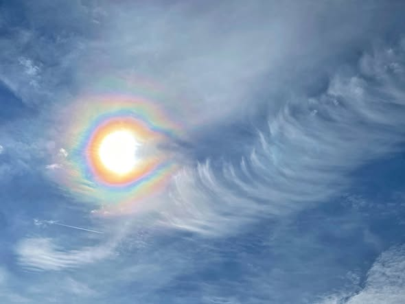 Mysongshari's tweet image. #thingsarespeedingup #changing #lookup #germany #elkewolfer #fb #revelation12bnext #john #prepyourhearts #beReady #ForGodSoLovedHisCreation