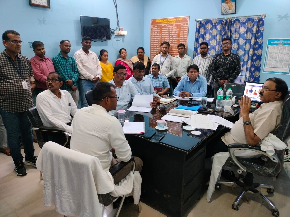 DM_Mayurbhanj's tweet image. Hon’ble Member, Board of Revenue, Shri Satyabrata Sahu (IAS), inspected Betnoti Tahasil today.

The Collector, Mayurbhanj, ADM, Mayurbhanj, and all concerned officials were present during the inspection. 
#Mayurbhanj #Governance #PublicService #Odisha