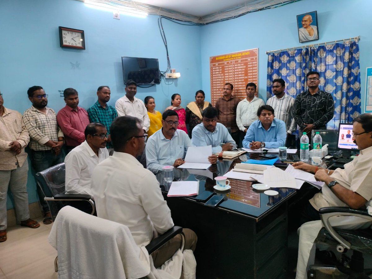 DM_Mayurbhanj's tweet image. Hon’ble Member, Board of Revenue, Shri Satyabrata Sahu (IAS), inspected Betnoti Tahasil today.

The Collector, Mayurbhanj, ADM, Mayurbhanj, and all concerned officials were present during the inspection. 
#Mayurbhanj #Governance #PublicService #Odisha